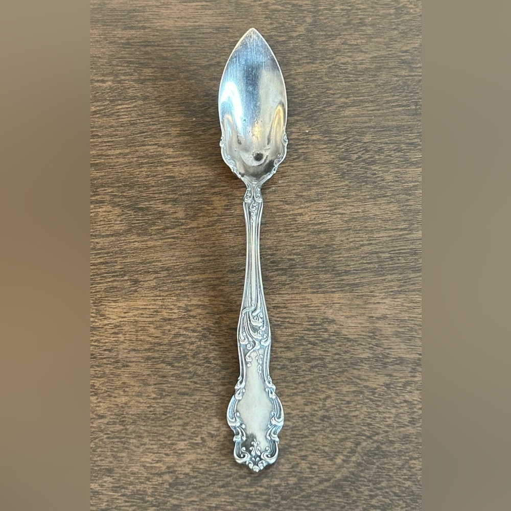 VINTAGE ROGERS & HAMILTON SILVERPLATE ORNATE CURVED POINTED SPOON GRAPEFRUIT?